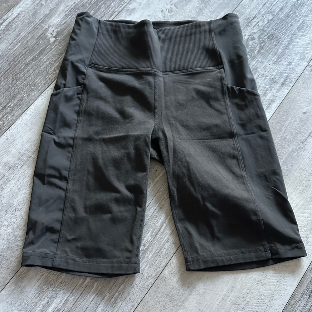 Athleta Women's dark gray active Shorts medium